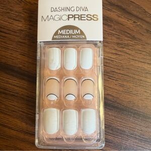 New Dashing Diva MagicPress Matte Press On Nail Kit- Med. Squoval- Sublime Lines